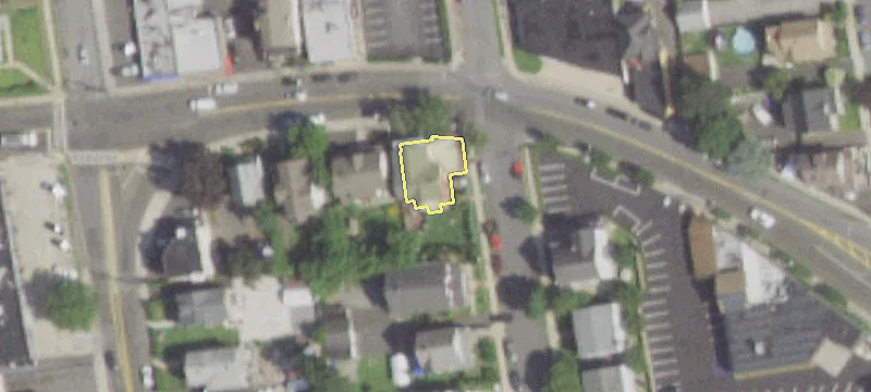 18 Putnam Ave