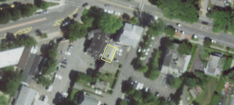 105 Newtown Ln