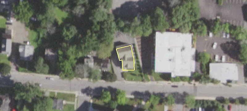 37 Moore Ave