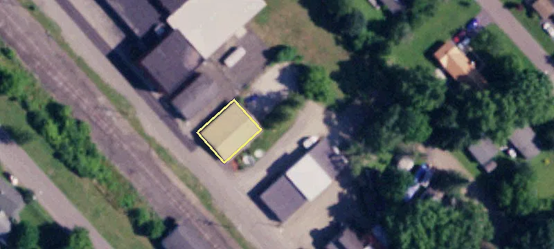 82 Railroad Ave