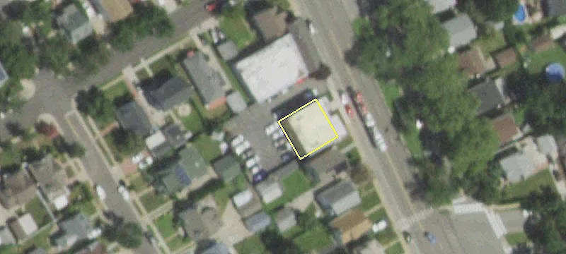 969 Lakeville Rd