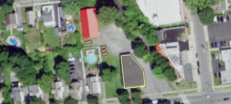 32 Dix Ave
