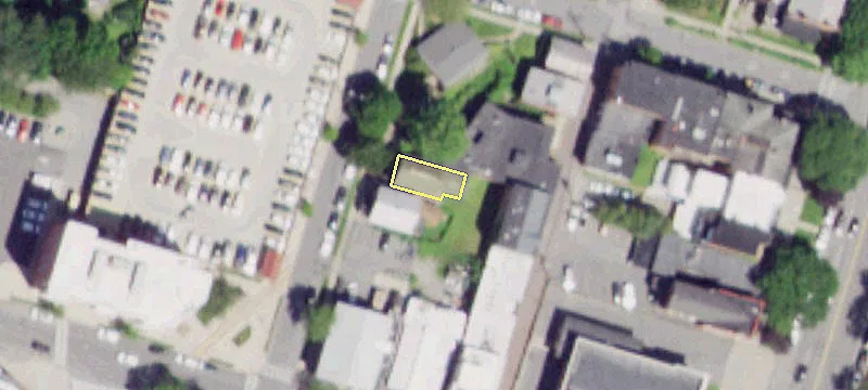 60 Woodlawn Ave