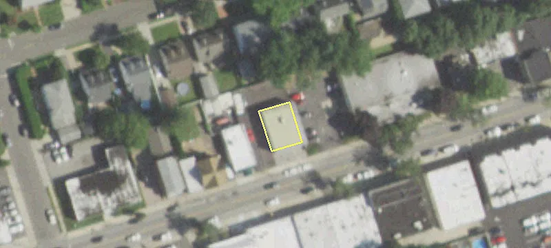 325 Westbury Ave