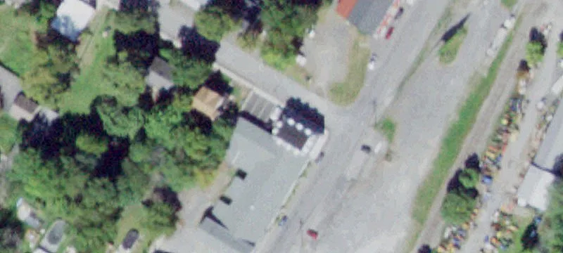 32 Railroad Ave