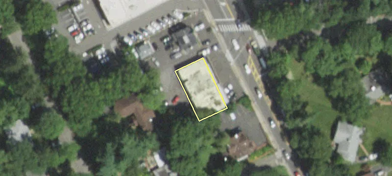 218 Lakeville Rd