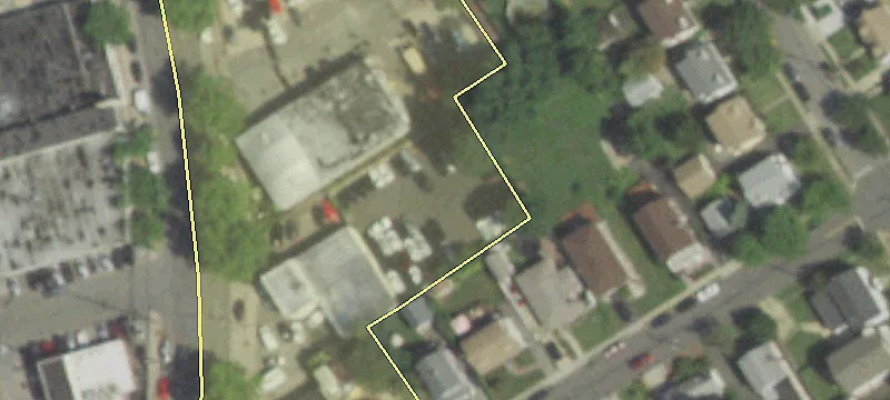 118 Denton Ave