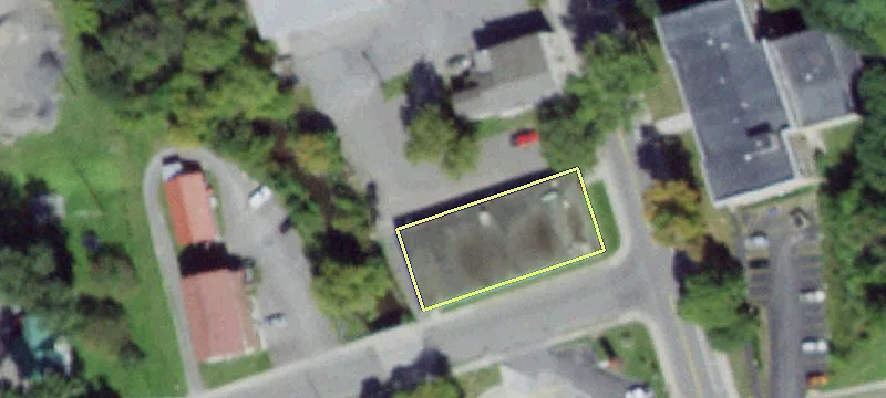 196 Main St