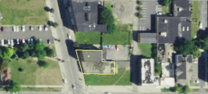 2111 Main St