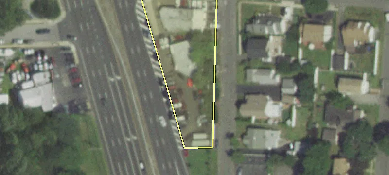 590 Hicksville Rd