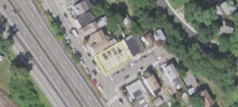 33 Riverside Ave