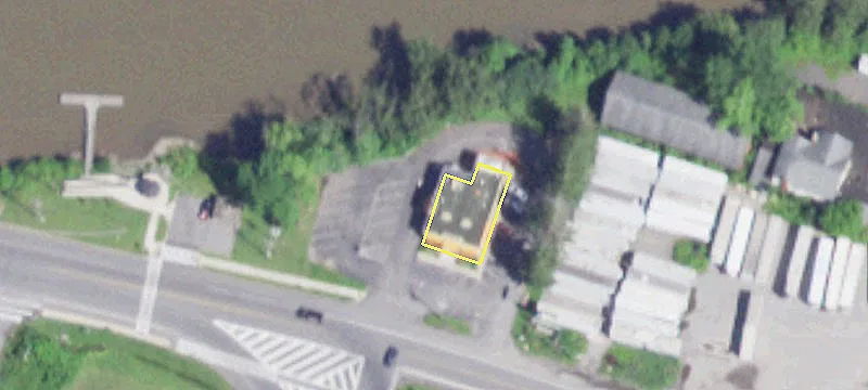 121 Riverside Dr