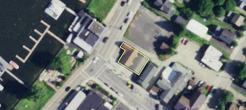 60 Lakeside Dr