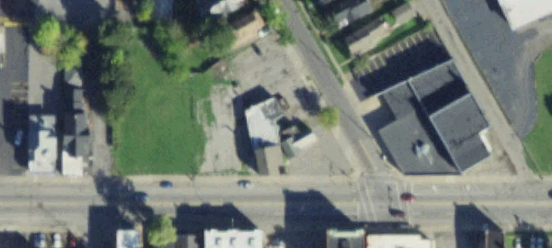 392 Lyell Ave