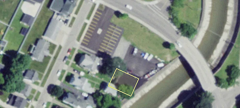 6 Riverside Ln