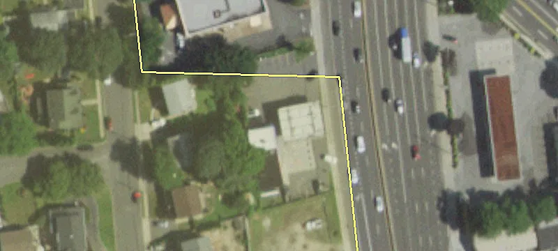 1122 Broadhollow Rd