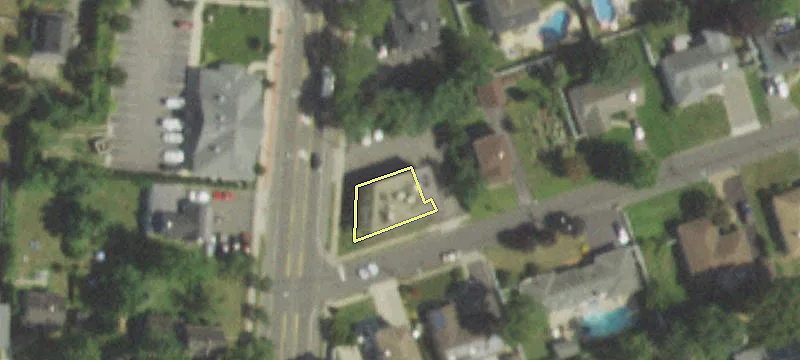 145 Higbie Ln