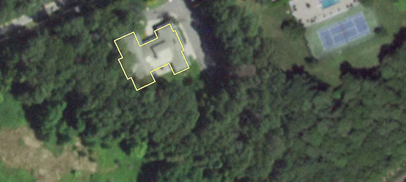 135 Old Country Rd