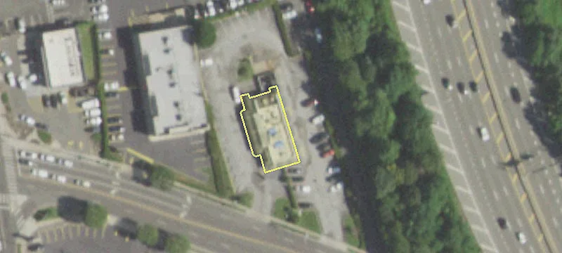 95 Westbury Ave