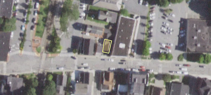 12 Main St