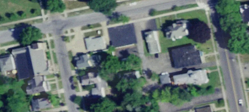 605 Lark St