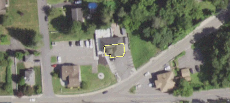 990 Main St
