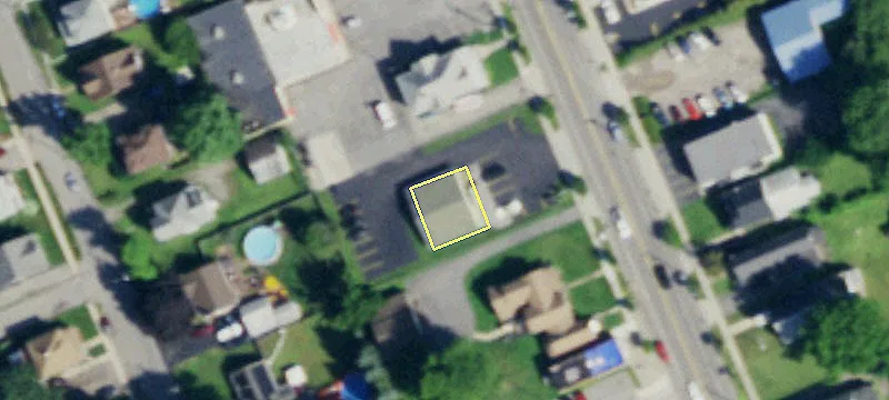 2748 Main St