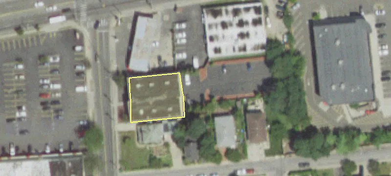 372 Doughty Blvd