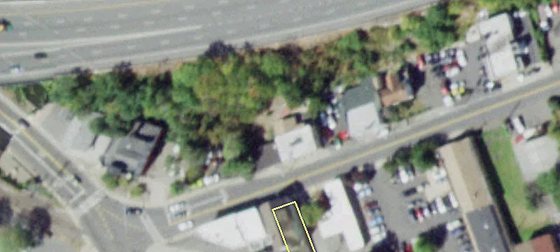 8 Wayne Ave