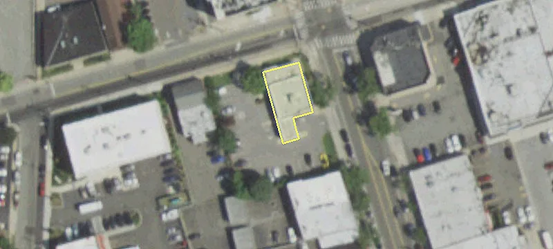 83 Merrick Ave