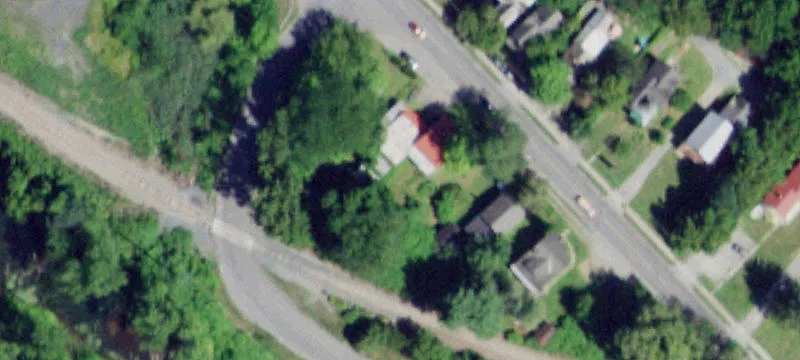 87 Riv St