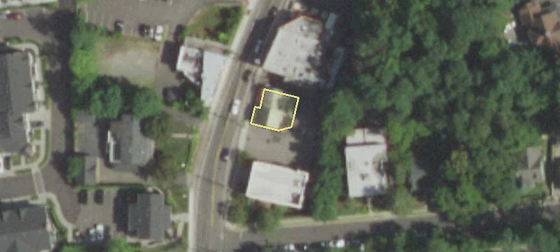 1424 Old Northern Blvd