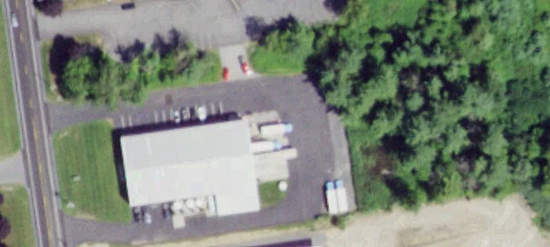 560 Queensbury Ave