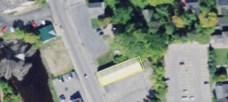 24 Riverside Dr