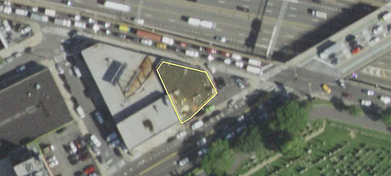 3421 Greenpoint Ave