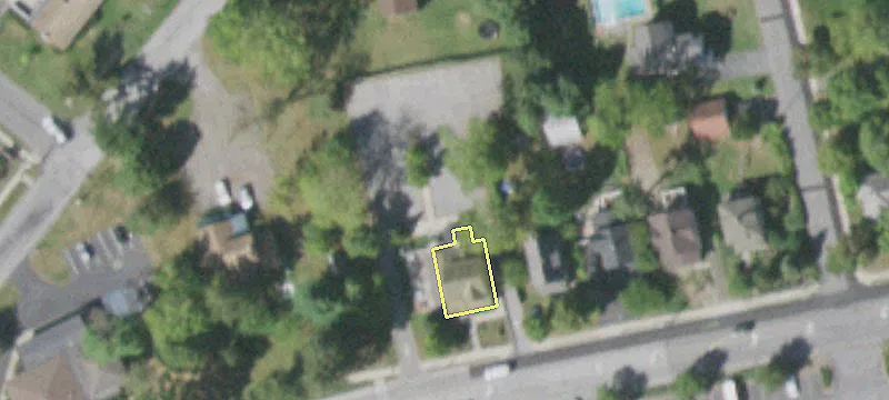 30-32 Quaker Ave