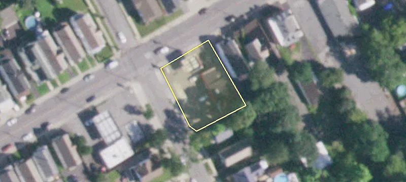 2246 Broadway