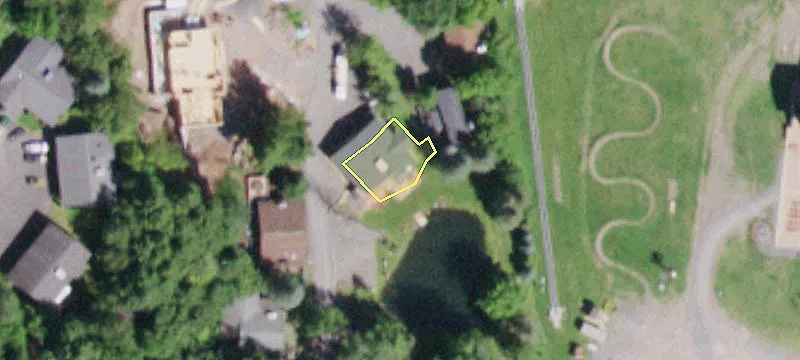 29 Pond Ln