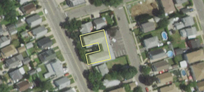 560 Lakeville Rd