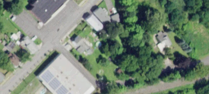 90 7th St