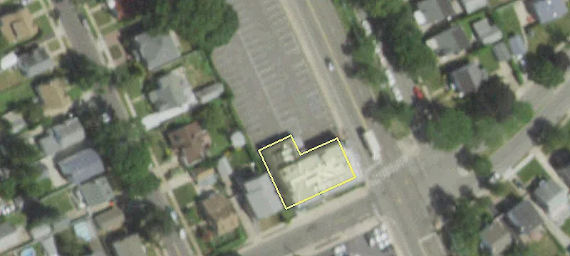 901 Lakeville Rd