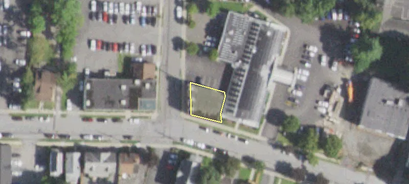 21 Davis Ave