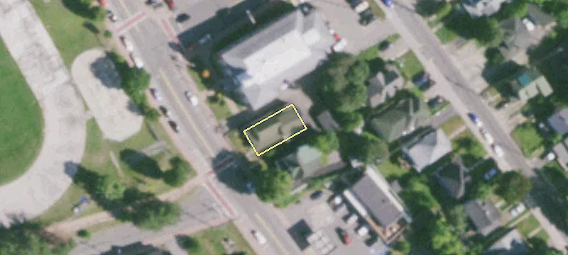 2699 Main St
