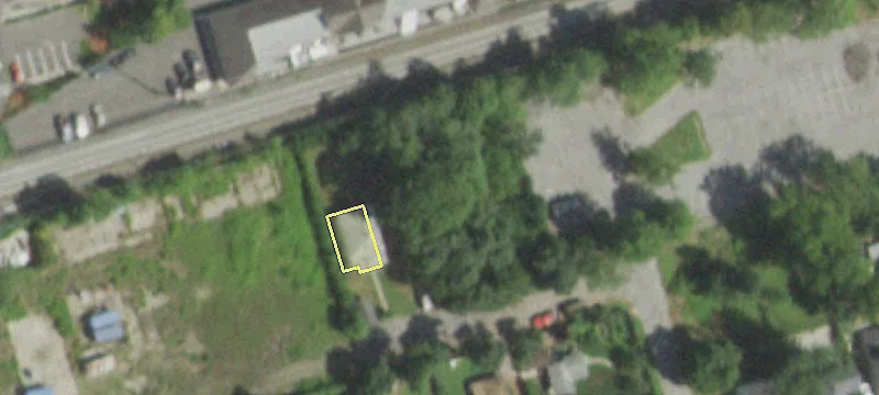 9 Railroad Ave