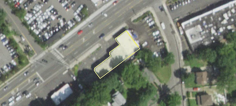 790 Northern Blvd