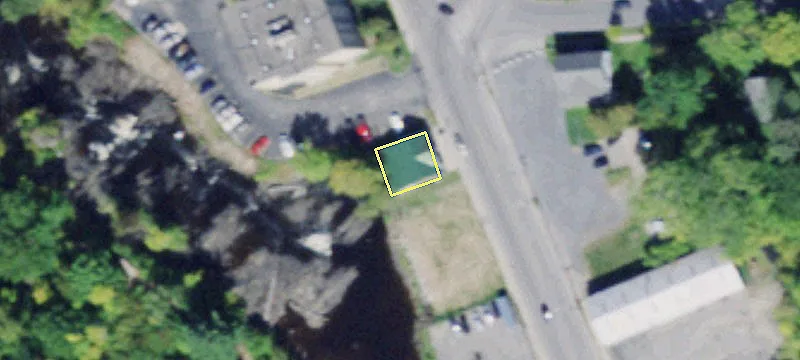 33 Riverside Dr
