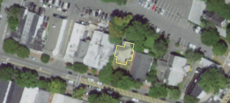 30 Newtown Ln