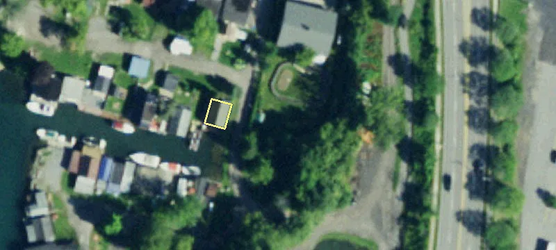 82 Riv Rd