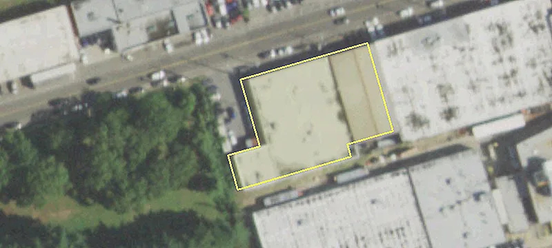 560 Commercial Ave