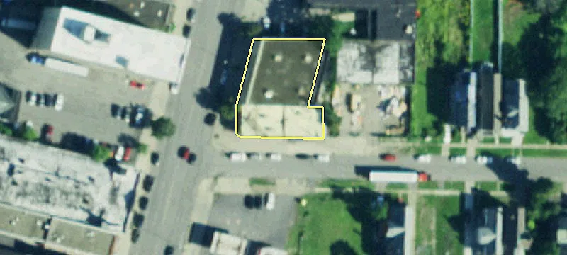 1435 Main St